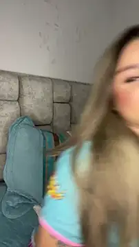 Snapshot of AnnyLopezzz_ chatting on 11/21/25, 05:50 AnnyLopezzz online show from 11/21/25, 05:50