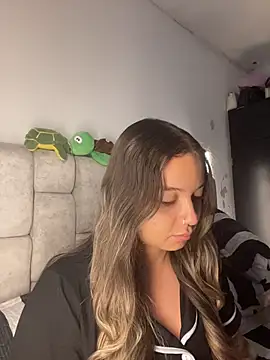 Snapshot of AnnyLopezzz_ chatting on 06/23/26, 10:24 AnnyLopezzz online show from 06/23/26, 10:24