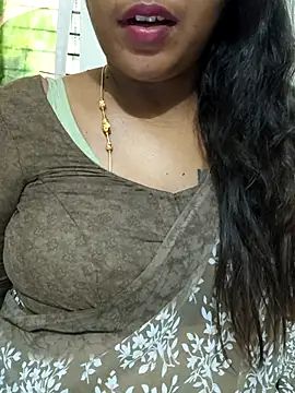 Snapshot of Spoorthi6_Kannada_Telugu chatting on 11/13/25, 04:00 Spoorthi6 Kannada Telugu online show from 11/13/25, 04:00