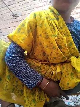 Idhika Handoo online show from 04/17/26, 04:15