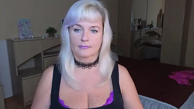 Snapshot of Vina_Vision chatting on 11/02/25, 12:18 Vina Vision online show from 11/02/25, 12:18