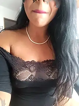 Snapshot of lola1519 chatting on 09/10/25, 01:11 lola1519 online show from 09/10/25, 01:11
