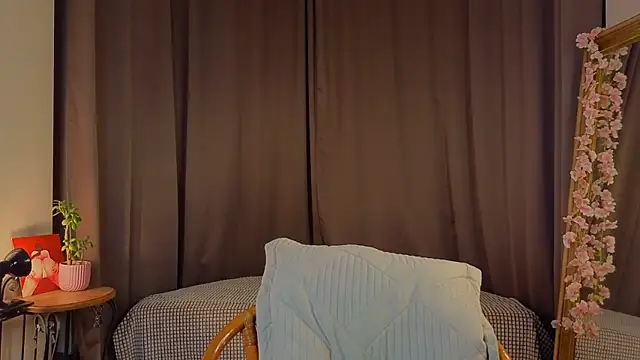 Snapshot of MaryroseRoeder chatting on 10/25/25, 02:41 MaryroseRoeder online show from 10/25/25, 02:41