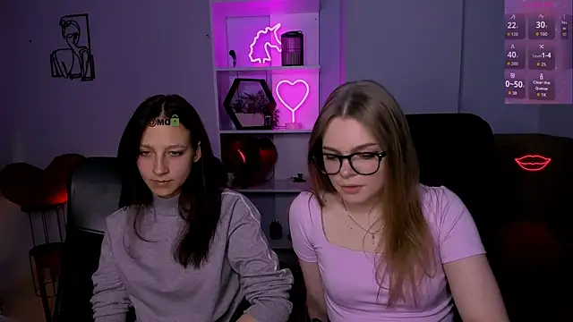 Snapshot of veronica_bubble chatting on 11/25/25, 08:31 veronica bubble online show from 11/25/25, 08:31