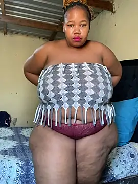 Snapshot of Curvycandy95 chatting on 07/10/26, 07:34 Curvycandy95 online show from 07/10/26, 07:34