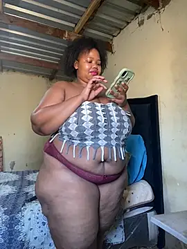 Snapshot of Curvycandy95 chatting on 07/17/26, 07:37 Curvycandy95 online show from 07/17/26, 07:37