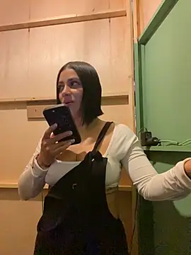 AlannaEvons online show from 12/02/25, 06:36