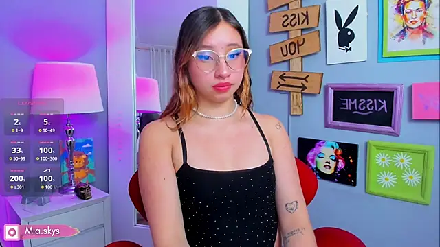 mia skys online show from 12/18/25, 02:45