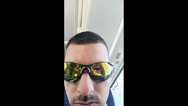 Snapshot of Greek_crazy_couple chatting on 10/01/25, 09:04 Greek crazy couple online show from 10/01/25, 09:04