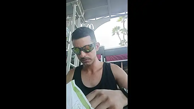 Snapshot of Greek_crazy_couple chatting on 10/29/25, 12:07 Greek crazy couple online show from 10/29/25, 12:07