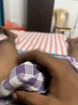 Snapshot of usermood2000 chatting on 10/11/25, 10:58 usermood2000 online show from 10/11/25, 10:58