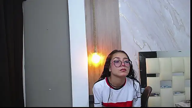 Snapshot of honeymoon_12 chatting on 09/21/25, 03:41 honeymoon 12 online show from 09/21/25, 03:41