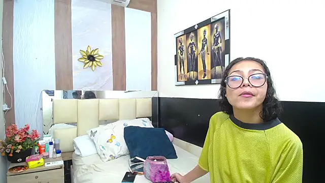 Snapshot of honeymoon_12 chatting on 09/26/25, 04:38 honeymoon 12 online show from 09/26/25, 04:38