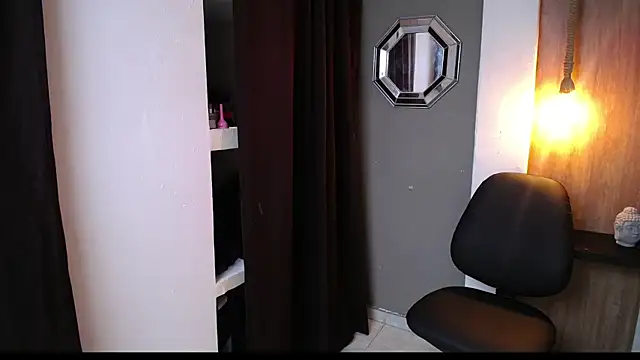 Snapshot of honeymoon_12 chatting on 10/12/25, 04:00 honeymoon 12 online show from 10/12/25, 04:00