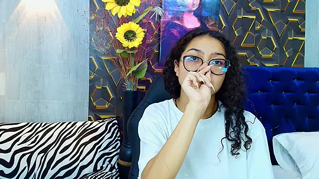 Snapshot of honeymoon_12 chatting on 10/14/25, 01:06 honeymoon 12 online show from 10/14/25, 01:06