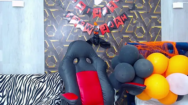 Snapshot of honeymoon_12 chatting on 10/26/25, 04:18 honeymoon 12 online show from 10/26/25, 04:18