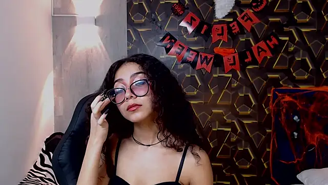 Snapshot of honeymoon_12 chatting on 10/30/25, 06:04 honeymoon 12 online show from 10/30/25, 06:04