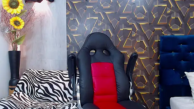 Snapshot of honeymoon_12 chatting on 11/06/25, 04:57 honeymoon 12 online show from 11/06/25, 04:57