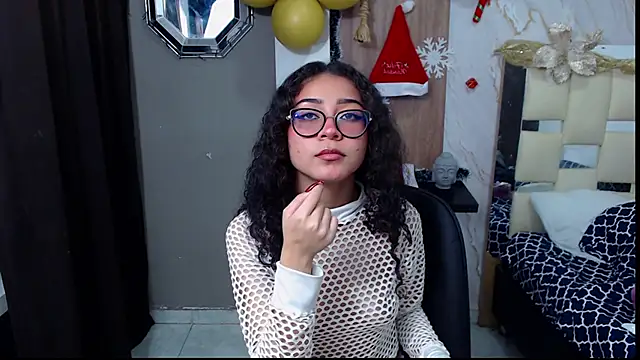 Snapshot of honeymoon_12 chatting on 11/20/25, 12:00 honeymoon 12 online show from 11/20/25, 12:00