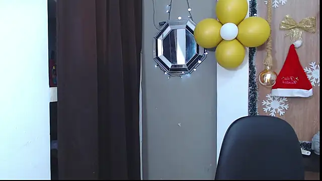 Snapshot of honeymoon_12 chatting on 11/27/25, 03:52 honeymoon 12 online show from 11/27/25, 03:52