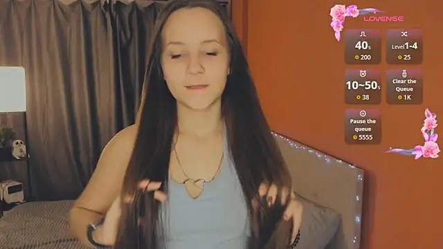 Snapshot of day_may chatting on 11/27/25, 01:13 day may online show from 11/27/25, 01:13