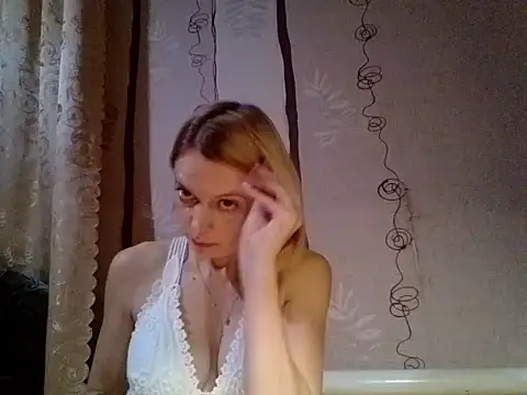 Snapshot of LiluXRose chatting on 10/17/25, 08:22 LiluXRose online show from 10/17/25, 08:22