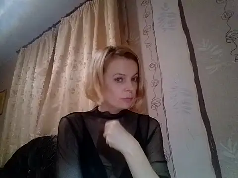 Snapshot of LiluXRose chatting on 10/26/25, 08:37 LiluXRose online show from 10/26/25, 08:37