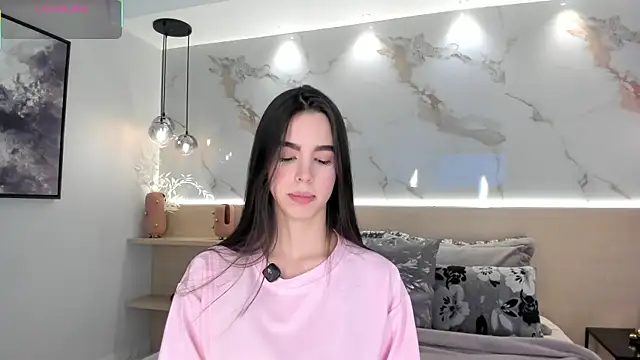 Snapshot of SolAvelar chatting on 06/21/26, 01:19 SolAvelar online show from 06/21/26, 01:19
