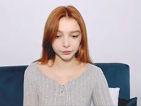 Snapshot of AmberSensitive chatting on 12/19/25, 07:04 AmberSensitive online show from 12/19/25, 07:04