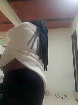 isabella brown1 online show from 01/12/26, 01:00