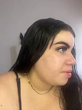 Snapshot of Kuromy_x chatting on 11/26/25, 06:42 Kuromy x online show from 11/26/25, 06:42