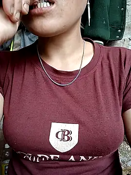 Snapshot of lomi-79 chatting on 09/15/25, 05:18 lomi-79 online show from 09/15/25, 05:18