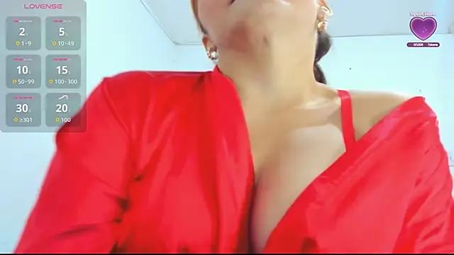 Snapshot of woman_rosse chatting on 11/28/25, 07:49 woman rosse online show from 11/28/25, 07:49