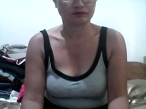 Snapshot of nathalie0045 chatting on 06/12/26, 10:30 nathalie0045 online show from 06/12/26, 10:30
