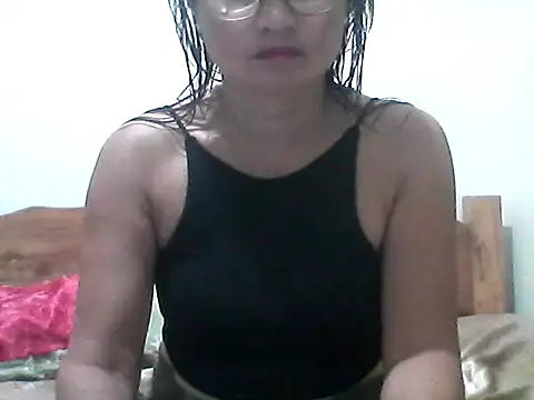 Snapshot of nathalie0045 chatting on 06/15/26, 10:28 nathalie0045 online show from 06/15/26, 10:28
