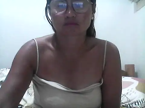 Snapshot of nathalie0045 chatting on 06/30/26, 10:22 nathalie0045 online show from 06/30/26, 10:22