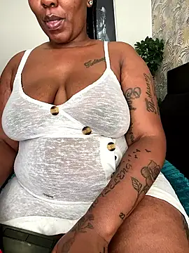 Snapshot of fatpussydallx chatting on 05/29/26, 06:44 fatpussydallx online show from 05/29/26, 06:44