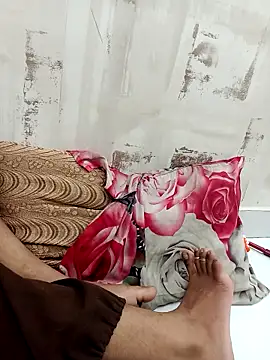 Snapshot of cute_parii_ chatting on 09/18/25, 08:33 cute parii online show from 09/18/25, 08:33