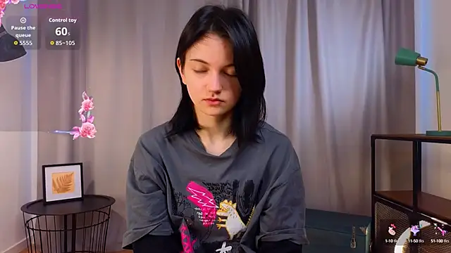 Snapshot of PamilaGrassle chatting on 10/04/25, 03:04 PamilaGrassle online show from 10/04/25, 03:04