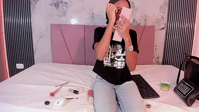 Mia Duarte1 online show from 04/04/26, 12:24