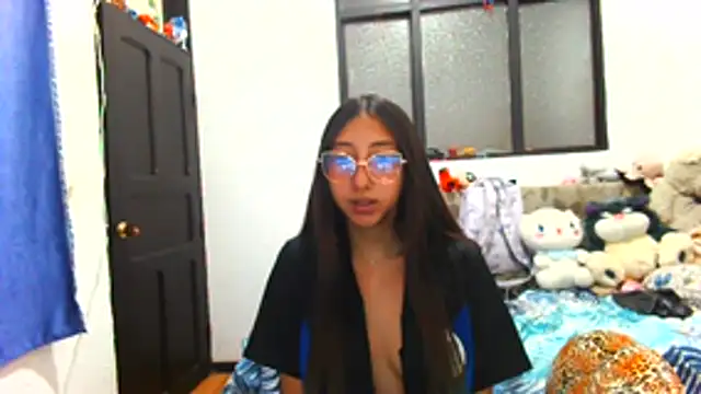 Snapshot of Nanilux chatting on 10/22/25, 05:24 Nanilux online show from 10/22/25, 05:24
