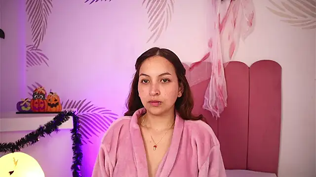 Arianaa Jones  online show from 10/24/25, 01:40