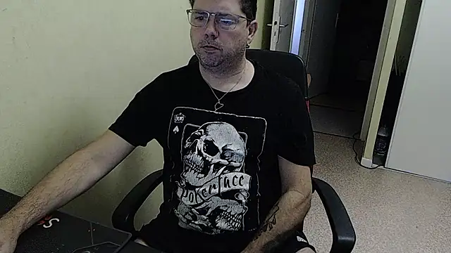 Snapshot of blueandwhite1 chatting on 12/03/24, 09:00 blueandwhite1 online show from 12/03/24, 09:00