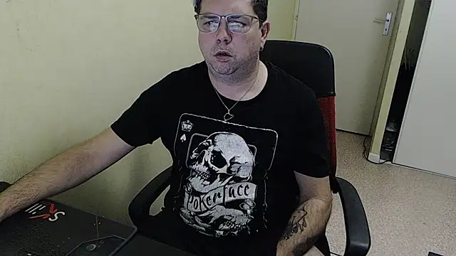 Snapshot of blueandwhite1 chatting on 12/05/24, 03:39 blueandwhite1 online show from 12/05/24, 03:39