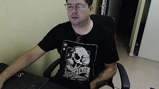 Snapshot of blueandwhite1 chatting on 12/07/24, 08:22 blueandwhite1 online show from 12/07/24, 08:22