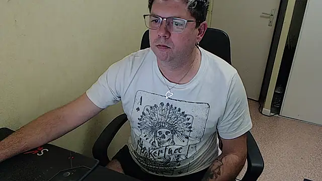 Snapshot of blueandwhite1 chatting on 12/09/24, 05:30 blueandwhite1 online show from 12/09/24, 05:30