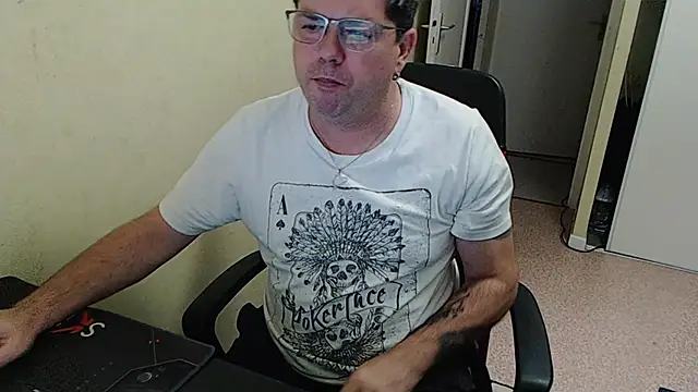 Snapshot of blueandwhite1 chatting on 12/10/24, 03:44 blueandwhite1 online show from 12/10/24, 03:44