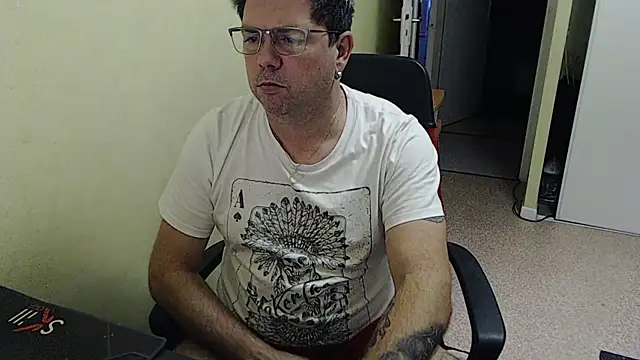 Snapshot of blueandwhite1 chatting on 12/11/24, 03:37 blueandwhite1 online show from 12/11/24, 03:37