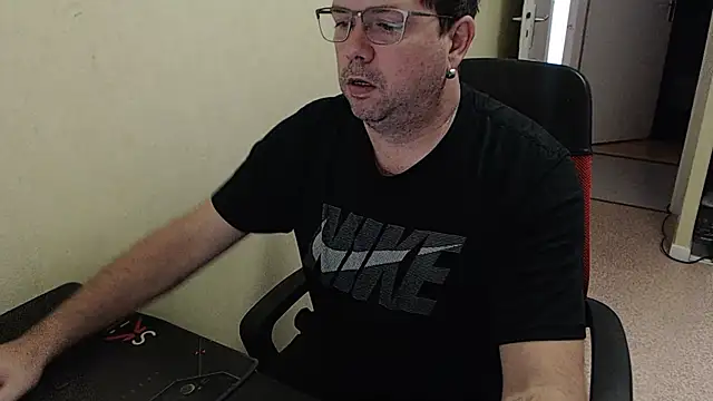 Snapshot of blueandwhite1 chatting on 12/14/24, 11:39 blueandwhite1 online show from 12/14/24, 11:39