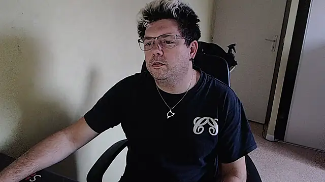 Snapshot of blueandwhite1 chatting on 01/02/25, 02:35 blueandwhite1 online show from 01/02/25, 02:35